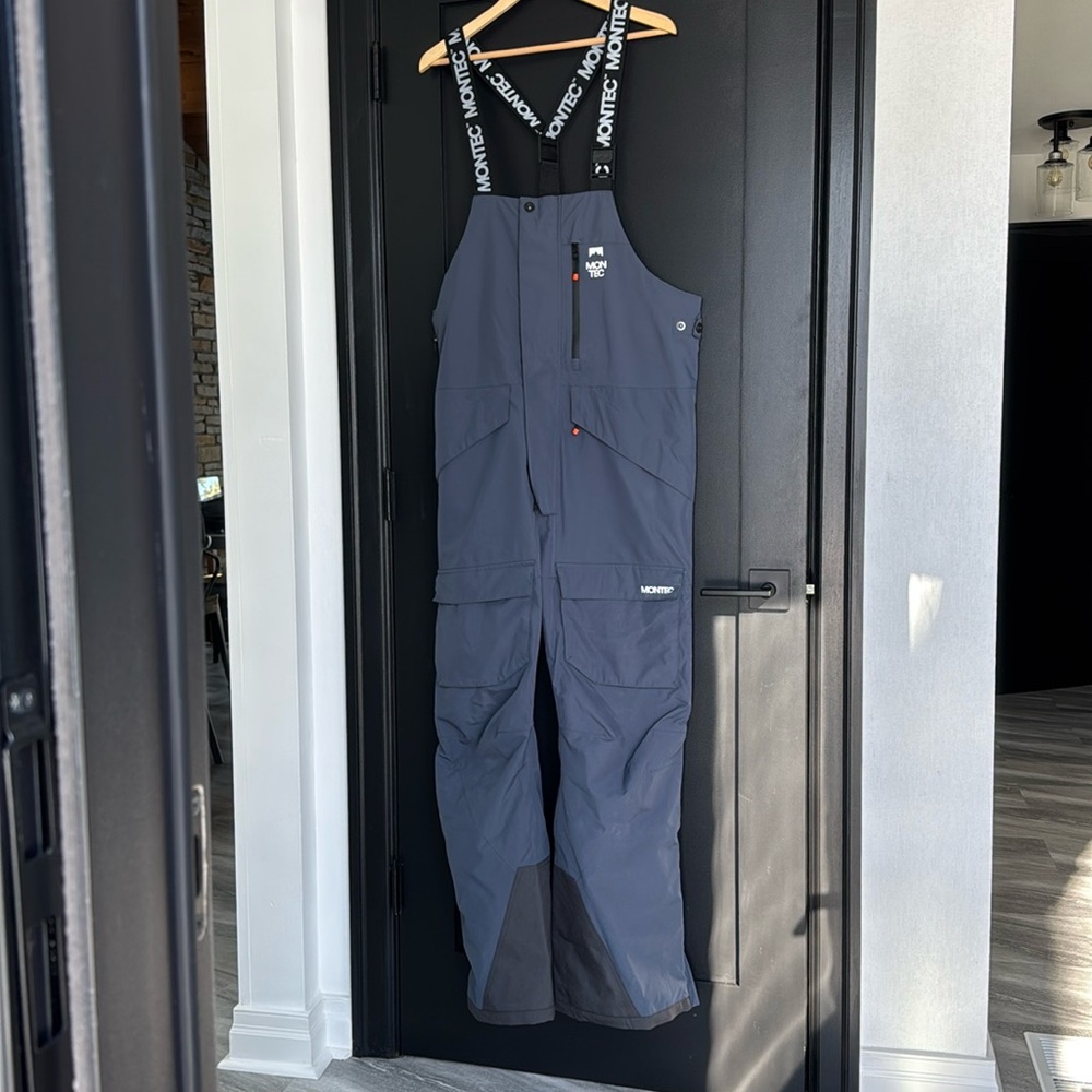 Montec Ski pants XL bib like new worn once perfect condition!